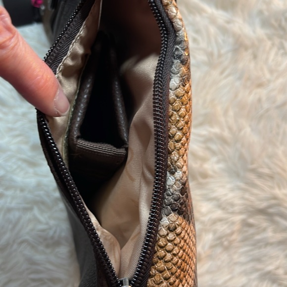 ⭐️M&F Western Angel Ranch Python Messenger Bag Brown - Picture 10 of 16